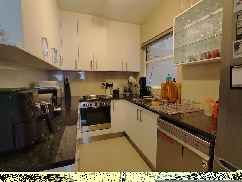 To Let 1 Bedroom Property for Rent in Sea Point Western Cape